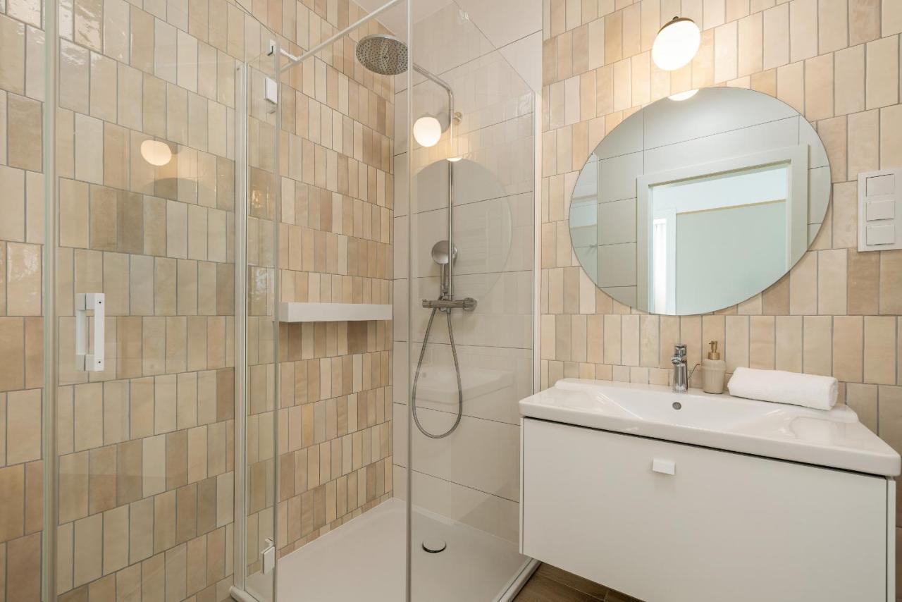 Family With Gym And Swimming Pool By Renters Prestige *