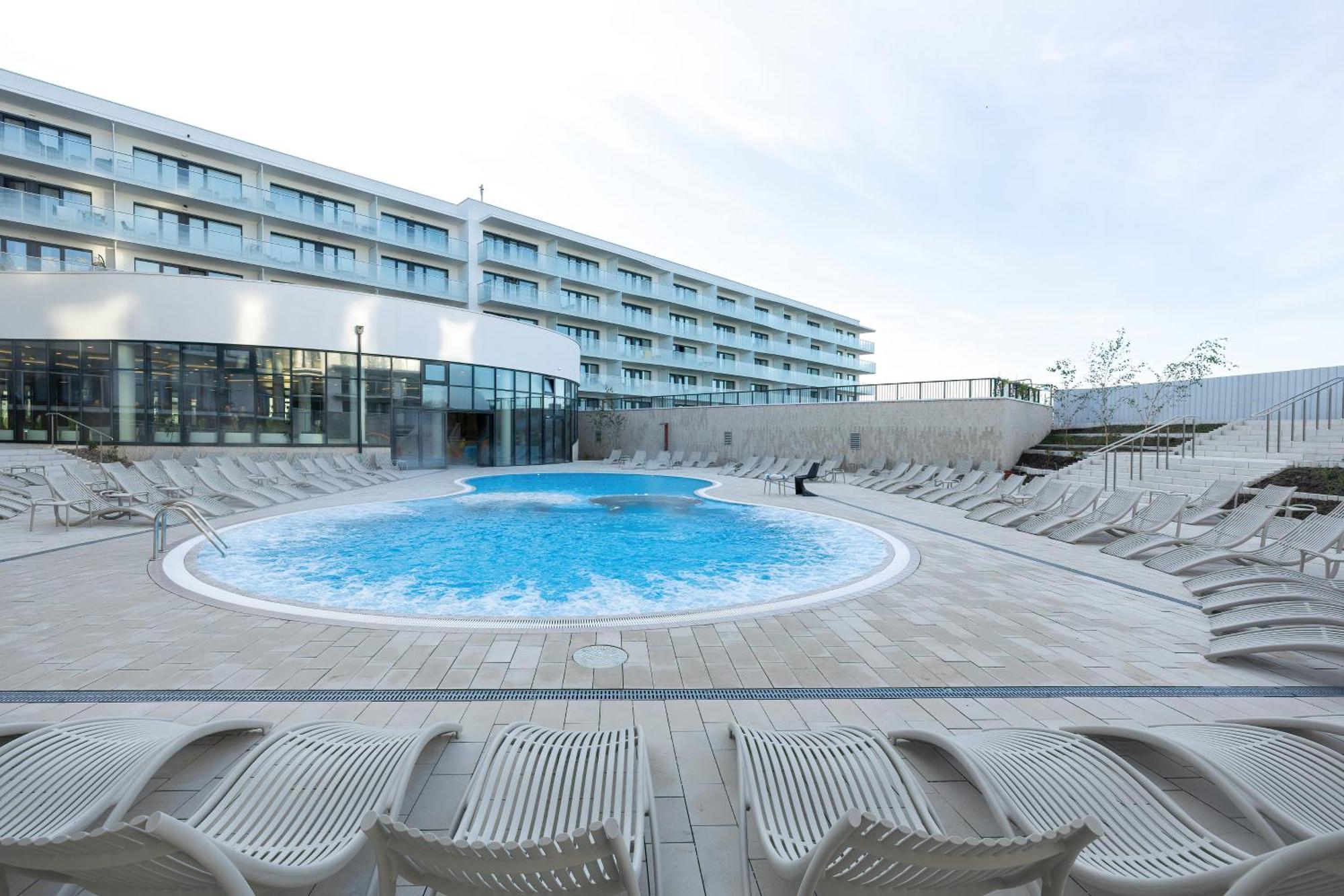 Apartment Family With Gym And Swimming Pool By Renters Prestige *