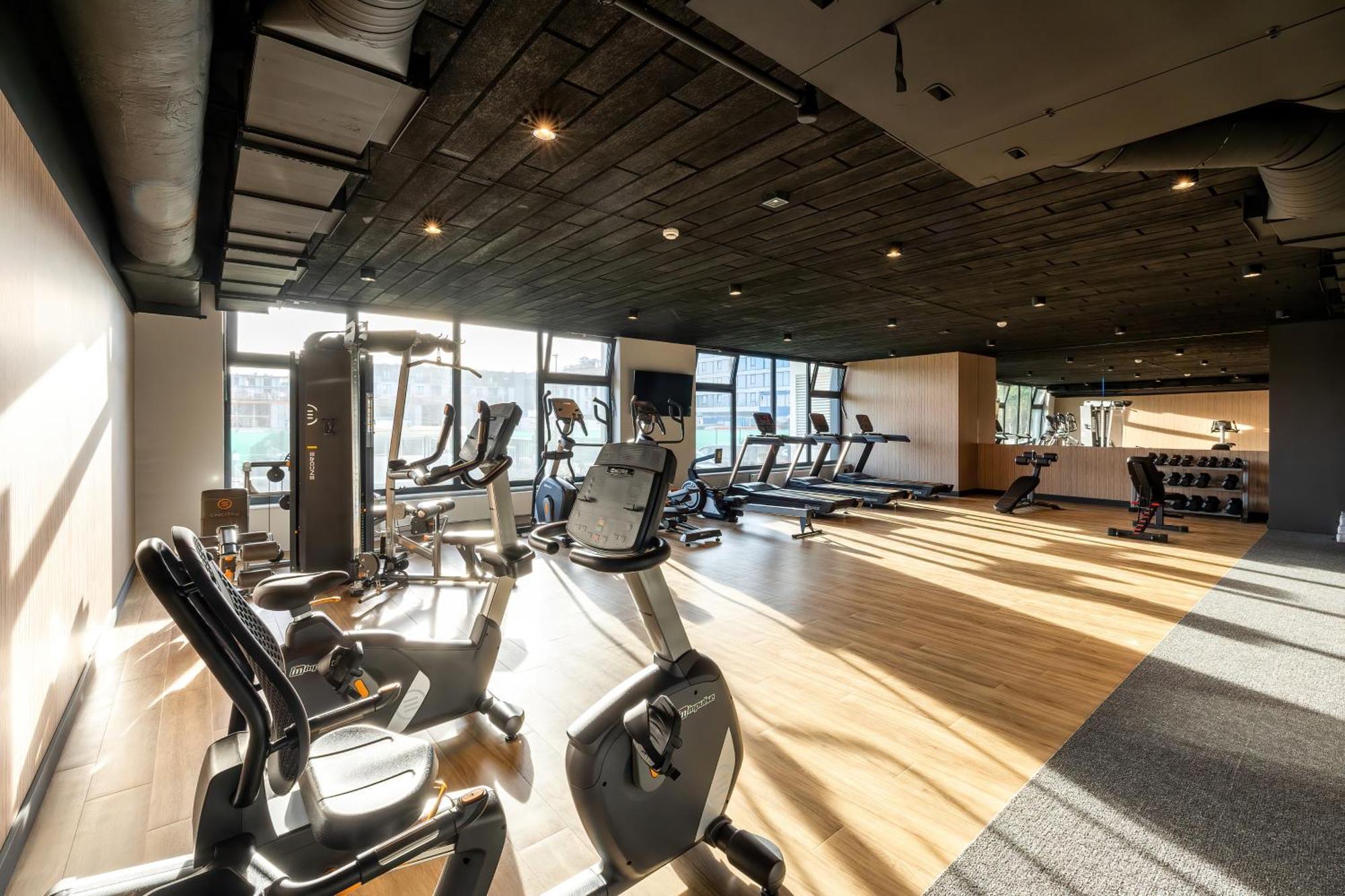Family With Gym And Swimming Pool By Renters Prestige Apartment
